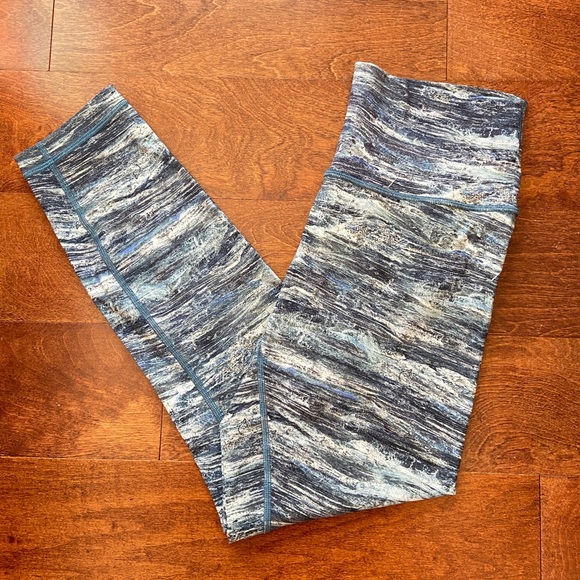 lululemon athletica Pants - Blue & Gray Patterned Lululemon Wunder Under Hi-Rise 25 inch Leggings Size 10